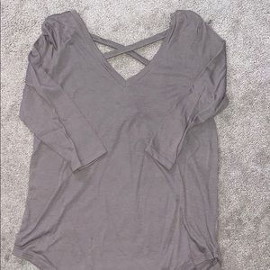 American Eagle tan quarter-length shirt